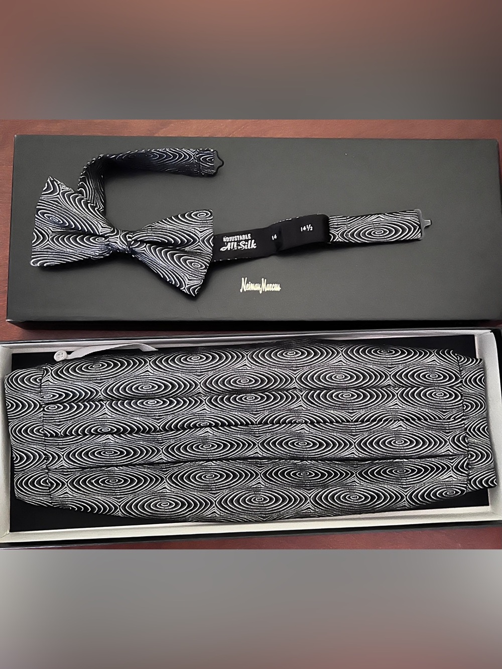 Neiman Marcus Silk Black & White Swirl Cummerbund with Tie